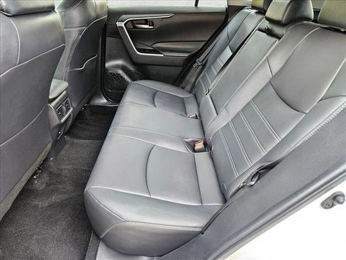 Used 2021 Toyota RAV4 XLE Premium image 18