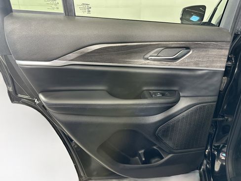 Used 2024 Jeep Grand Cherokee Limited image 27