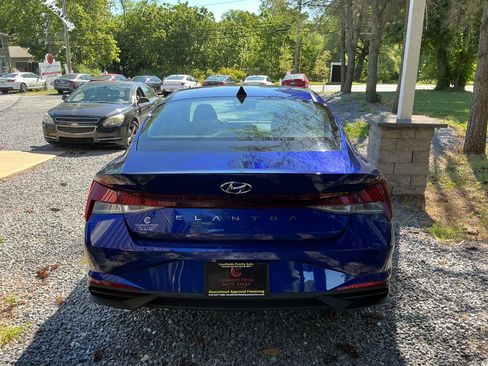 Used 2023 Hyundai Elantra SEL w/ Convenience Package FWD image 4