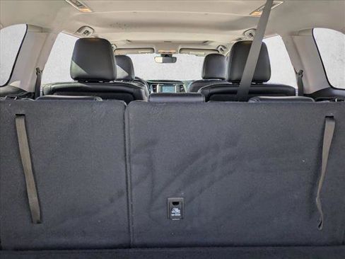 Used 2017 Toyota Highlander SE image 6