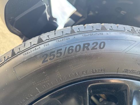 Used 2025 Jeep Wrangler Unlimited Sahara AWD/4WD image 34