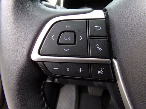 Used 2025 Toyota Highlander XLE AWD/4WD image 39