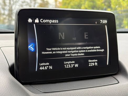 Used 2020 Toyota Yaris XLE image 19