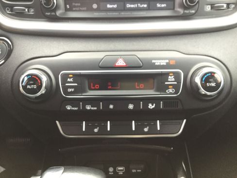 Used 2019 Kia Sorento SX image 16