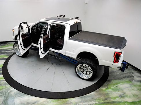 Used 2017 Ford F250 Platinum w/ Platinum Ultimate Package AWD/4WD image 40