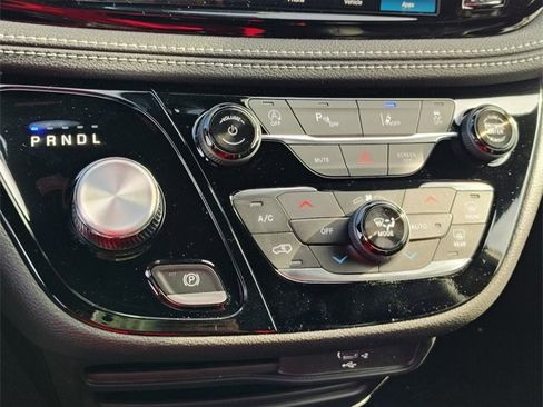 New 2026 Chrysler Pacifica Select image 23