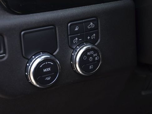 Used 2025 GMC Sierra 1500 SLT RWD image 19