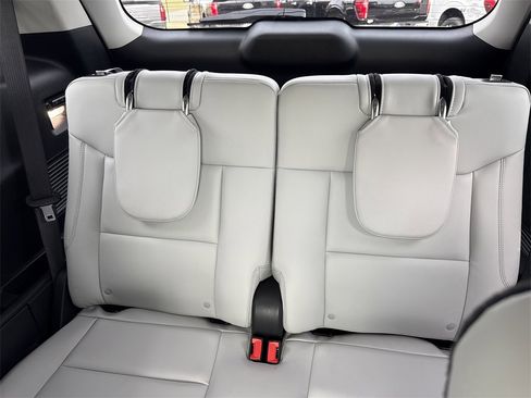 Used 2025 Ford Explorer Platinum w/ LUX Leather Package image 21