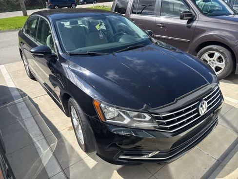 Used 2018 Volkswagen Passat 2.0T S image 3