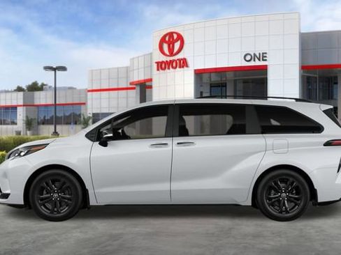 New 2026 Toyota Sienna XSE image 5