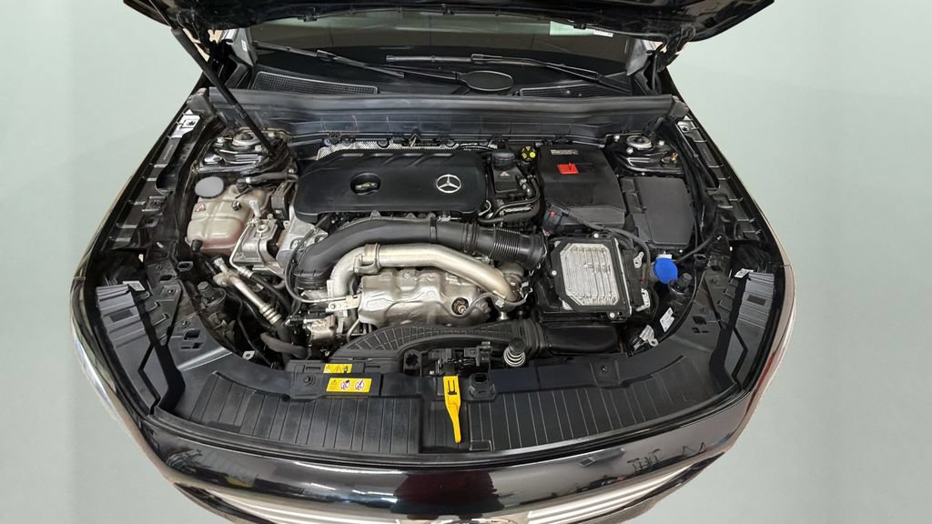 Used 2025 Mercedes-Benz GLB 250 4MATIC image 23