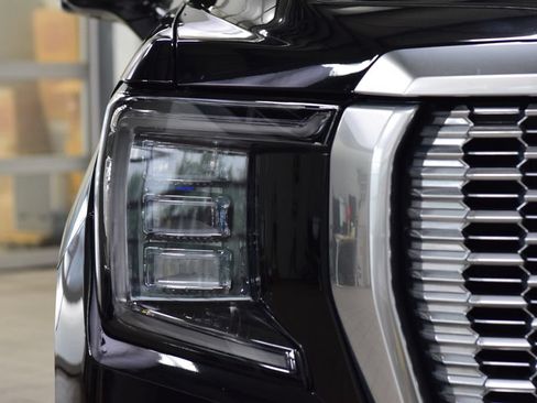 Used 2024 GMC Yukon Denali AWD/4WD image 12