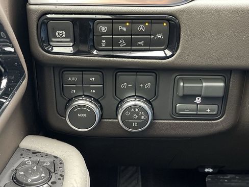 New 2026 GMC Yukon XL Elevation w/ Elevation Premium Package image 18