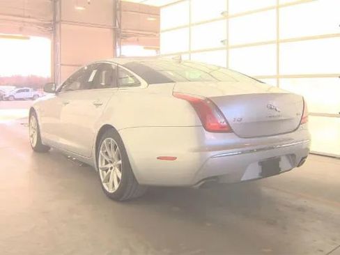 Used 2015 Jaguar XJ image 8