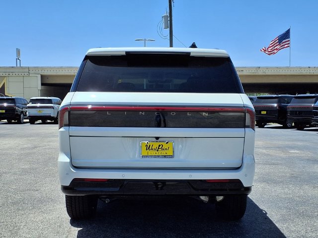 New 2027 Lincoln Navigator Premiere RWD image 5