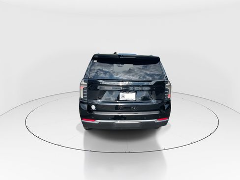 Used 2025 Chevrolet Suburban LT w/ Comfort Package RWD image 7
