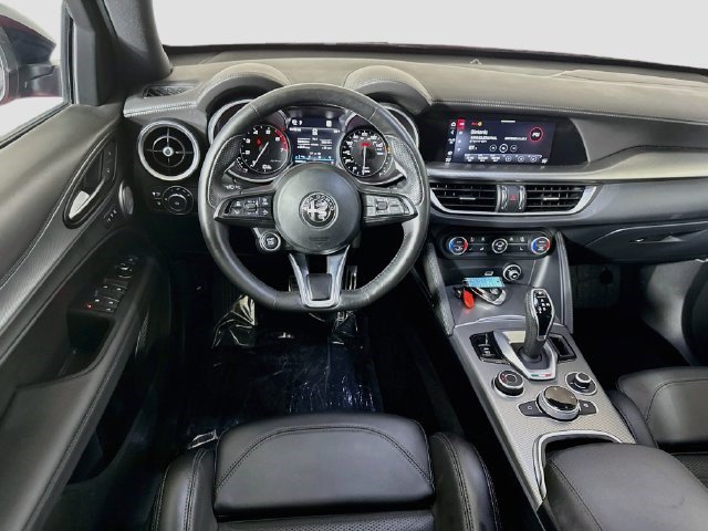 Used 2023 Alfa Romeo Stelvio Veloce AWD/4WD image 16