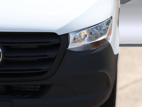 Used 2025 Mercedes-Benz Sprinter 2500 image 11