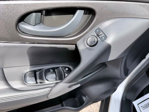 Used 2020 Nissan Rogue S FWD image 10