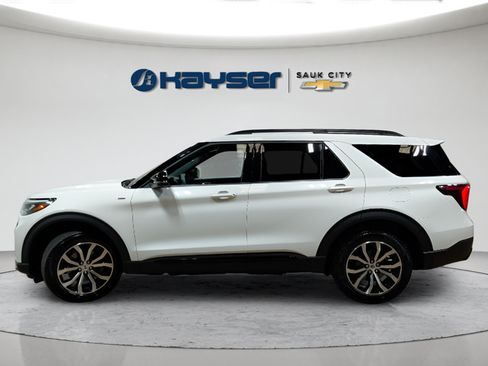 Used 2025 Ford Explorer ST-Line AWD/4WD image 4