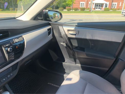 Used 2015 Toyota Corolla LE FWD image 22