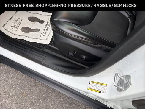 Used 2019 Jeep Cherokee Latitude Plus w/ Comfort/Convenience Group image 16