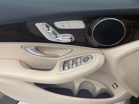 Used 2018 Mercedes-Benz GLC 300 4MATIC image 21