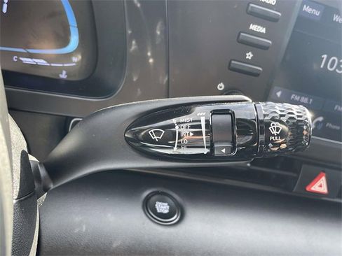 Certified 2025 Hyundai Elantra Sport image 18