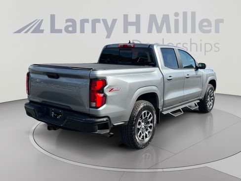 Used 2025 Chevrolet Colorado Z71 w/ Technology Package AWD/4WD image 5