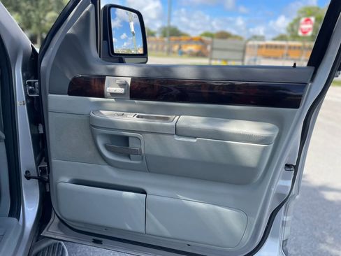 Used 2003 Lincoln Aviator AWD image 37