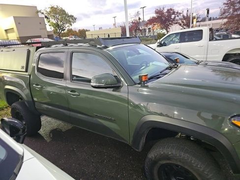 Used 2022 Toyota Tacoma TRD Off-Road image 3