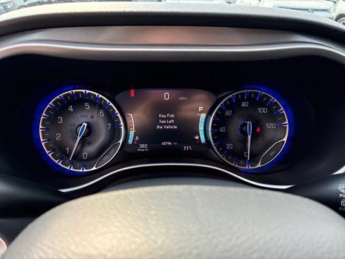 Used 2024 Chrysler Pacifica Touring-L FWD image 24