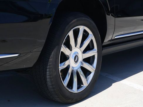 Certified 2024 Cadillac Escalade ESV Premium Luxury Platinum AWD/4WD image 12