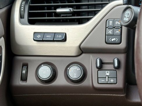 Used 2020 GMC Yukon Denali w/ Denali Ultimate Package AWD/4WD image 30