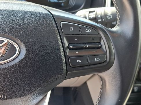 Certified 2025 Hyundai Venue SEL FWD image 23