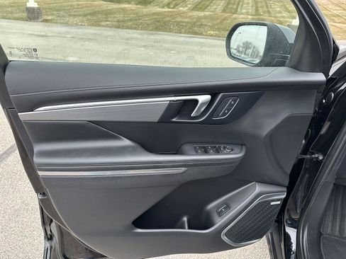 Used 2025 Buick Enclave Preferred image 18