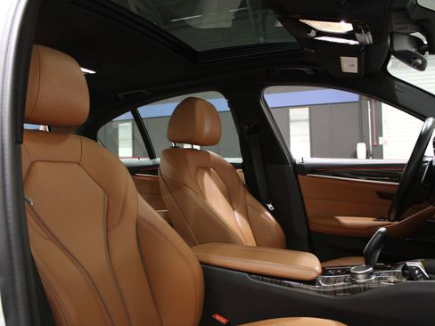 Used 2022 BMW 530e w/ Premium Package image 20