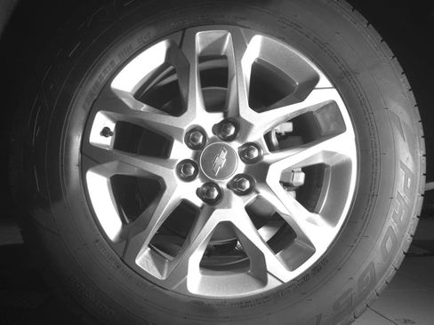 Used 2022 Chevrolet Traverse LS FWD image 11