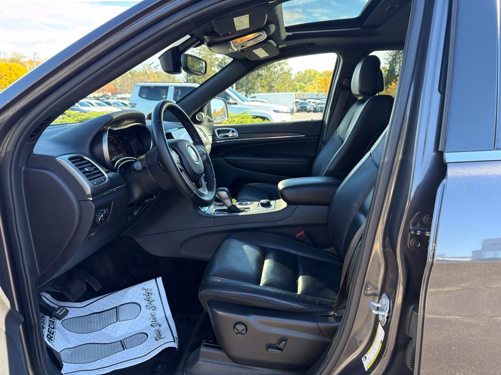 Used 2019 Jeep Grand Cherokee Limited AWD/4WD image 12