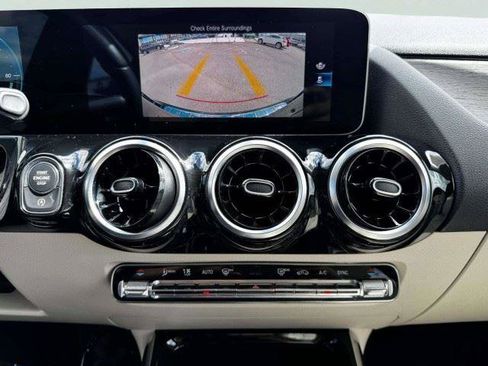 Used 2021 Mercedes-Benz GLA 250 4MATIC w/ Premium Package image 32