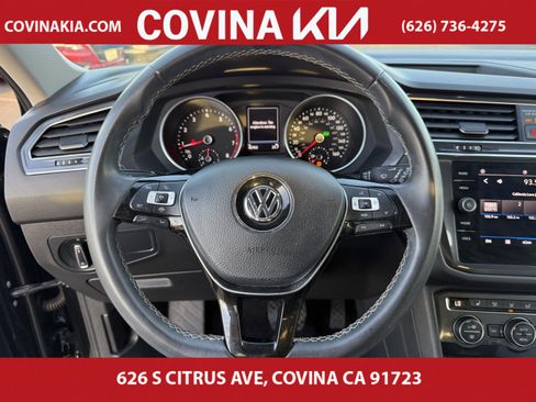 Used 2021 Volkswagen Tiguan SE w/ Panoramic Sunroof Package image 18
