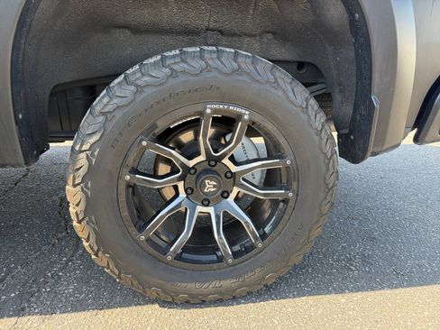 Used 2022 Chevrolet Silverado 1500 RST AWD/4WD image 17