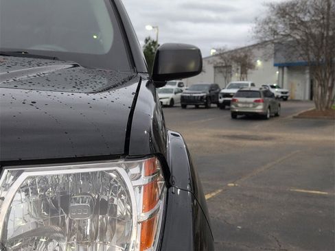 Used 2020 Nissan Frontier SV image 13