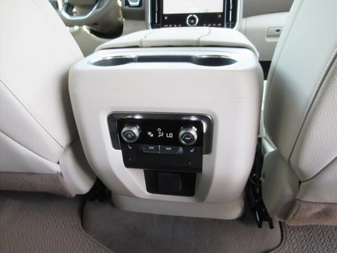 Used 2026 GMC Yukon Denali w/ Sun & Power Step Package AWD/4WD image 34