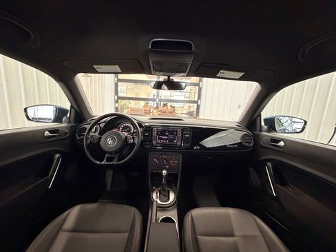 Used 2018 Volkswagen Beetle S image 16