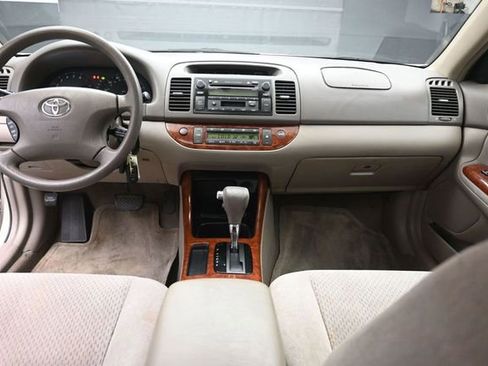 Used 2004 Toyota Camry XLE FWD image 9