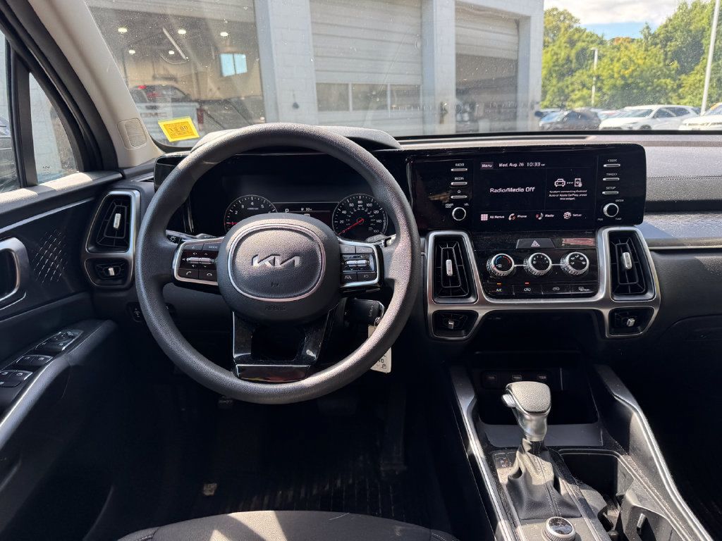 Used 2022 Kia Sorento LX AWD/4WD image 9