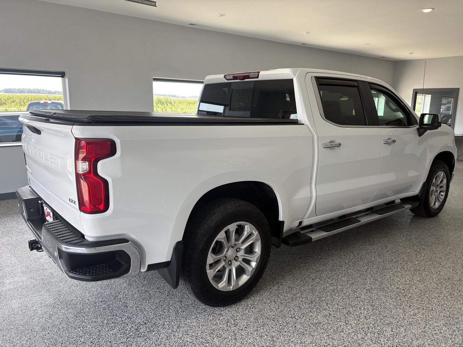 Used 2023 Chevrolet Silverado 1500 LTZ AWD/4WD image 4