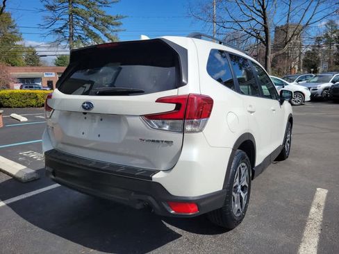 Used 2019 Subaru Forester Premium w/ All-Weather Package image 3