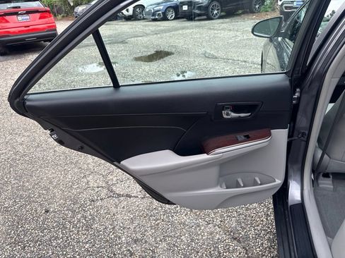 Used 2014 Toyota Camry XLE w/ Leather Package FWD image 18